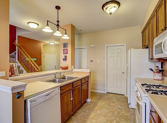 5th image of 402 Merlot Ct