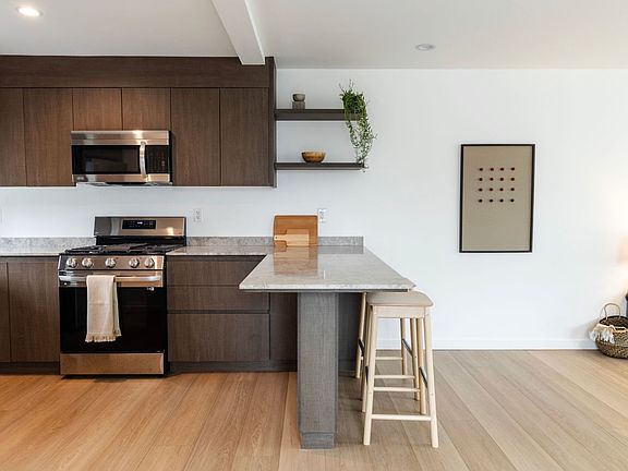4th image of 843 N Mariposa Ave