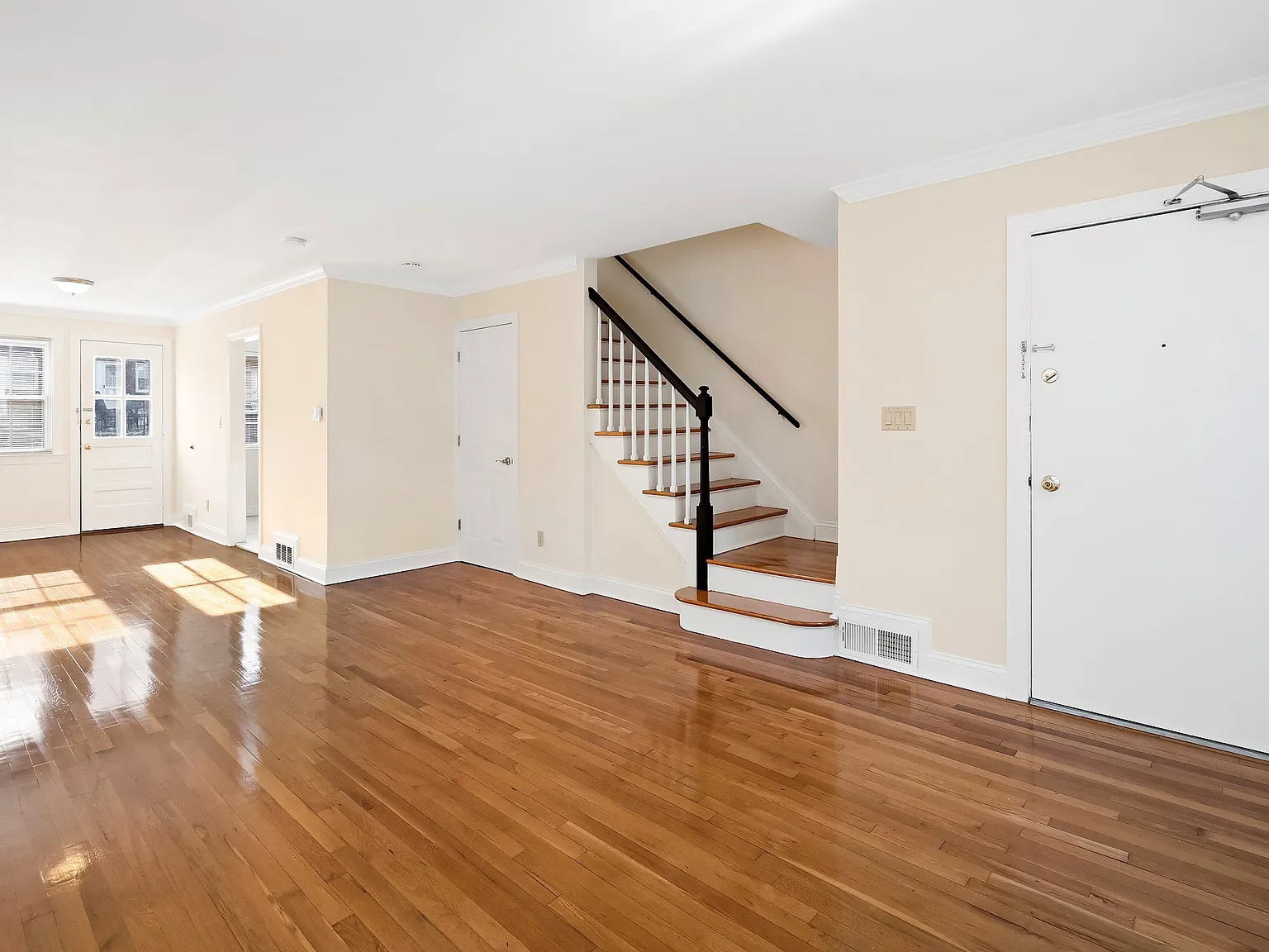 Towne Gardens Townhomes — Photo 3