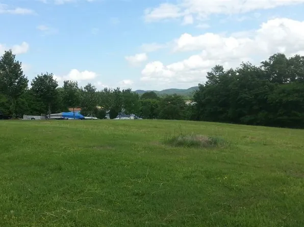 6026 Paradise Dr, Mooresburg, TN 37811