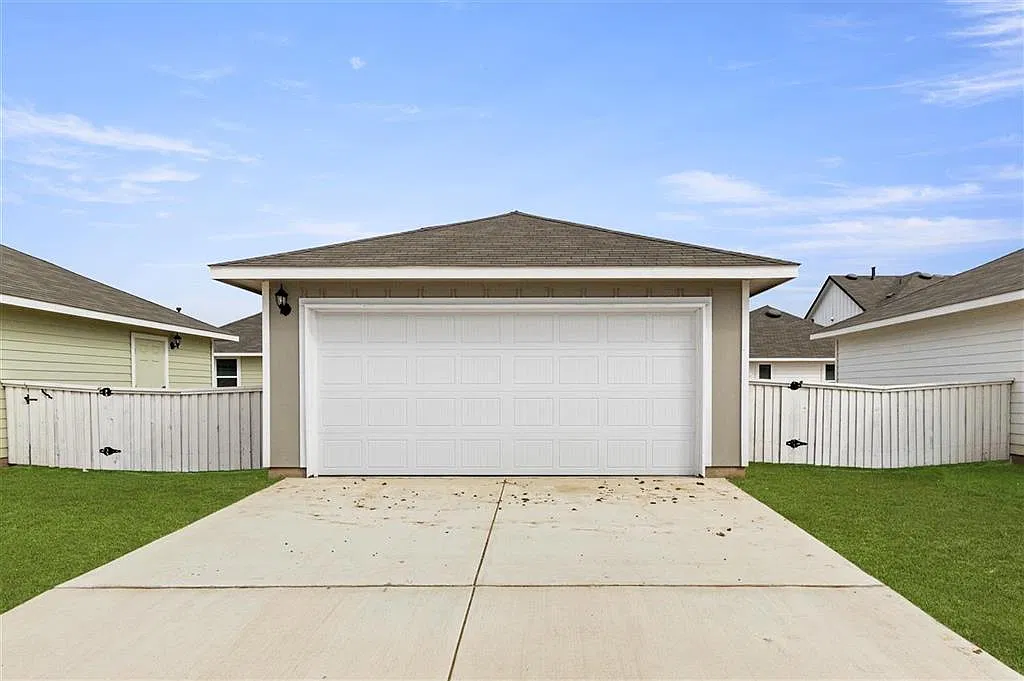 2 bed, 1127 sqft, $1,799 — Photo 3