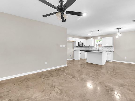 3rd image of 1378 Dow Pl