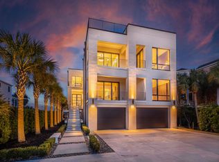 910 Middle St, Sullivans Island, SC 29482