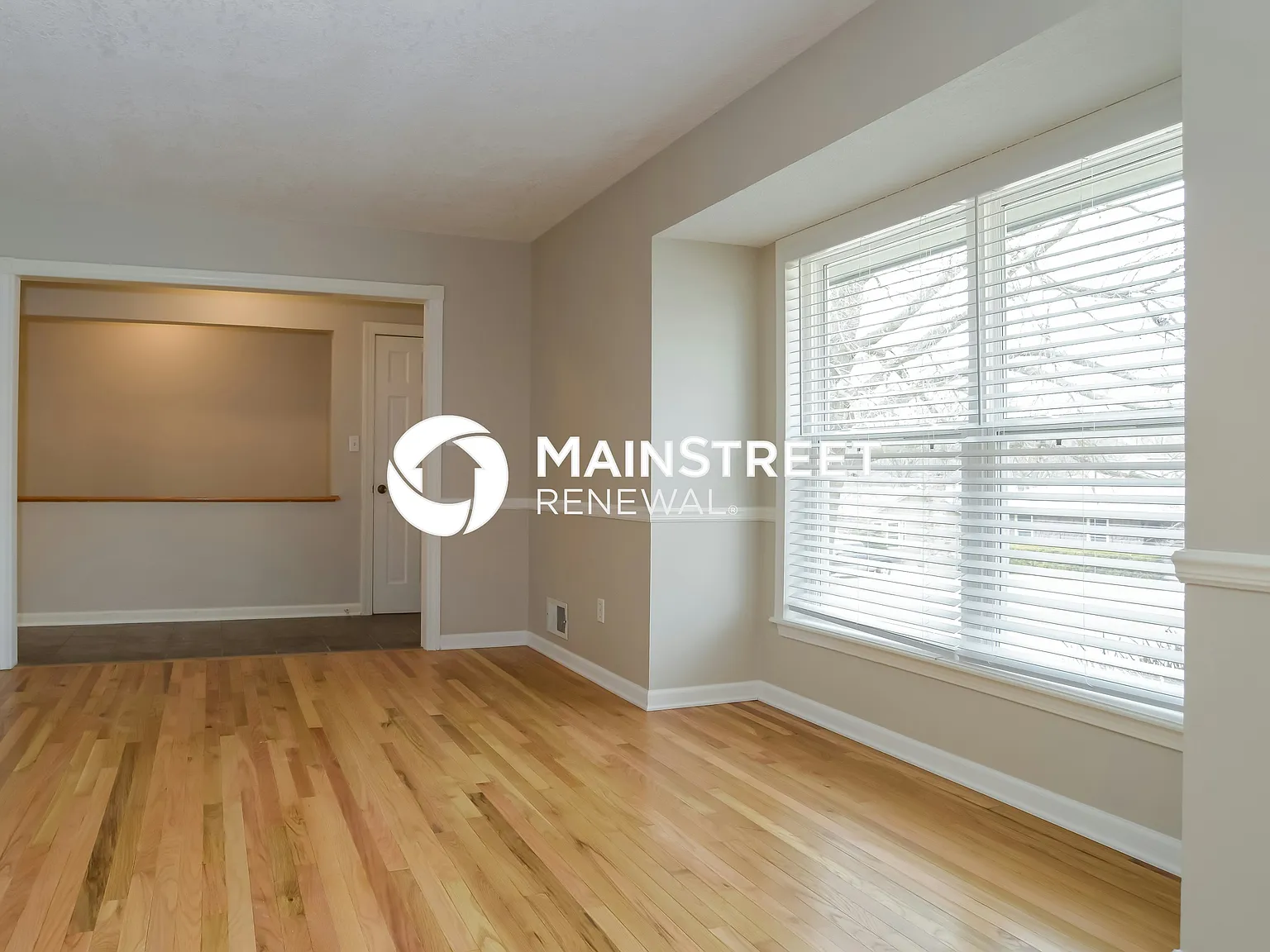 417 Ne Colonial Ct — Photo 4