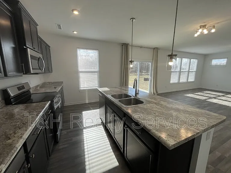 4801 Summerfield Dr — Photo 16