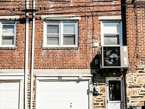 3rd image of 2208 Ardmore Ave