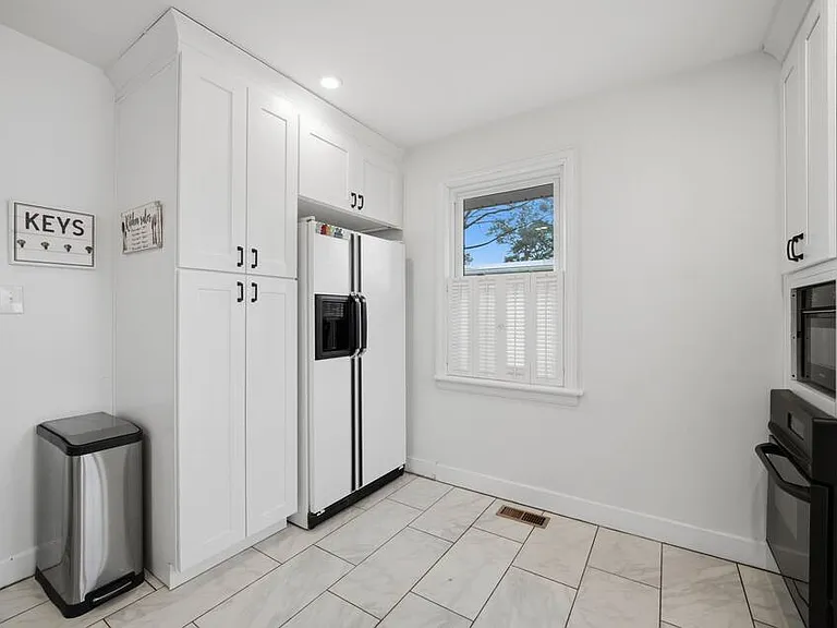 335 E McGinnis Cir — Photo 6
