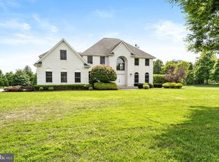 2 Lauren Ln, Hamilton, NJ 08620