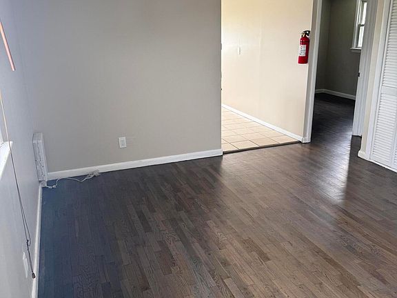 4th image of 8 Kendall Dr