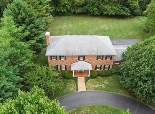 2822 N Geyer Rd, Saint Louis, MO 63131