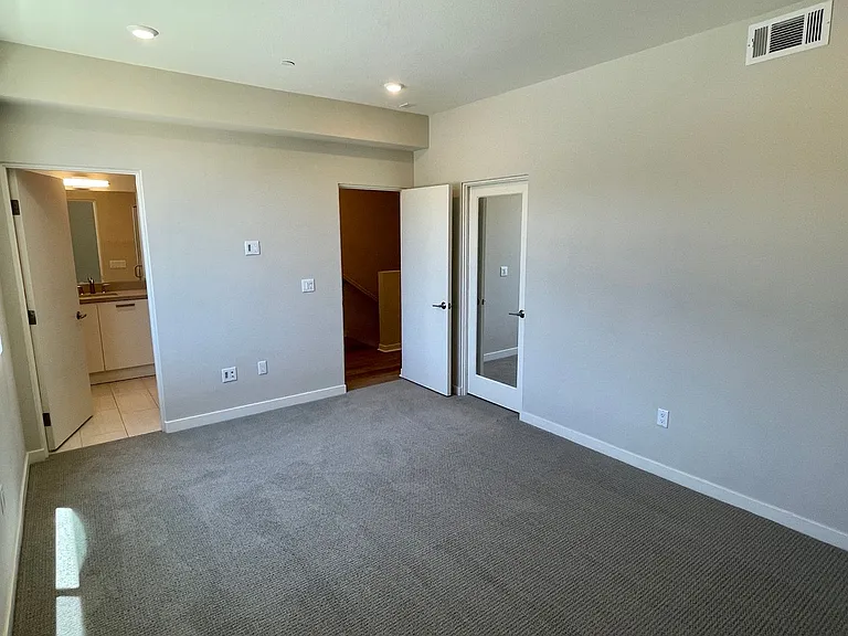 3535 3rd Ave — Photo 32