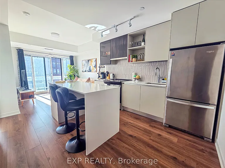 395 Dundas St W #419 — Photo 2