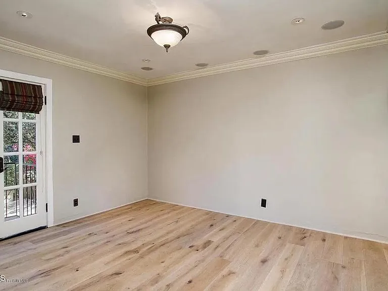 1064 Linda Vista Ave — Photo 12