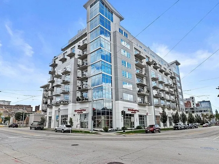 601 E Ogden Ave #505 — Photo 4