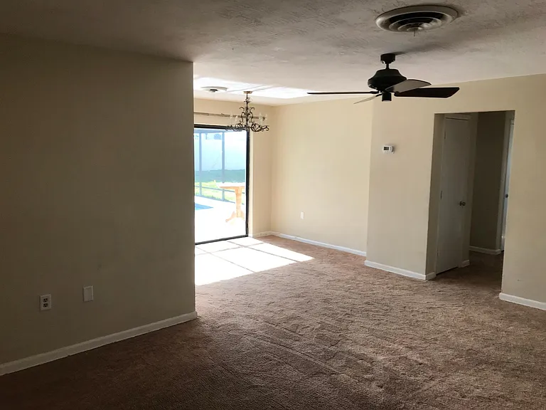 140 Bomarc Ln — Photo 11