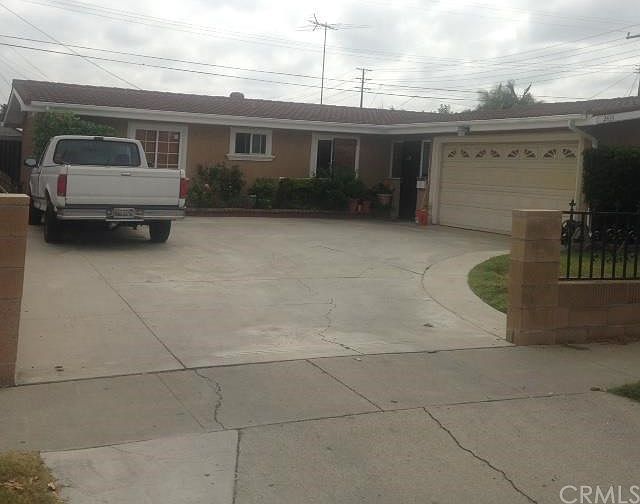 1st image of 2433 Park Dr