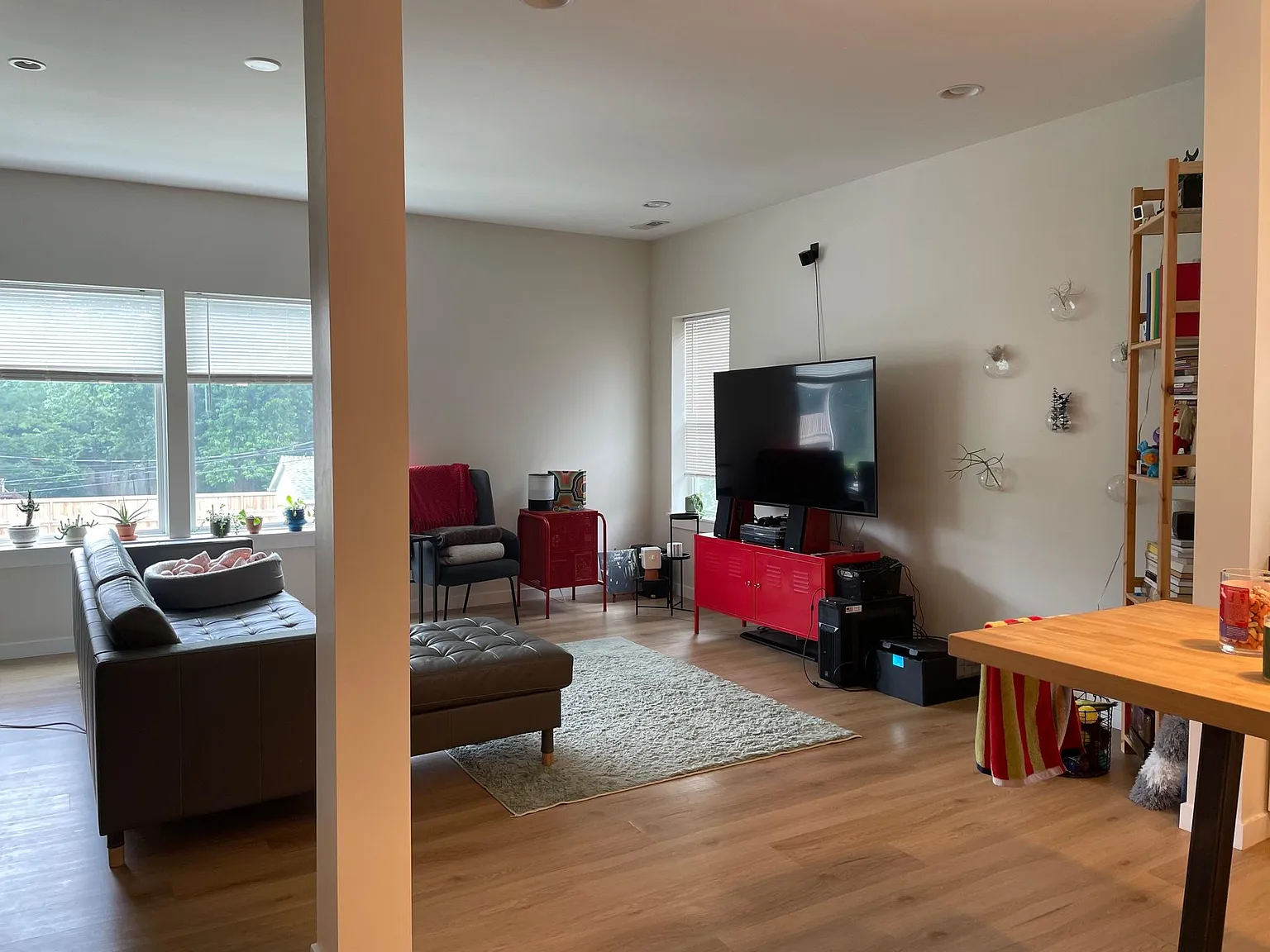 2 bed, 1200 sqft, $1,500 — Photo 3