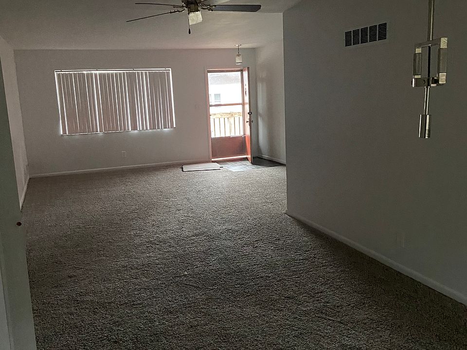 Living/Dining Area