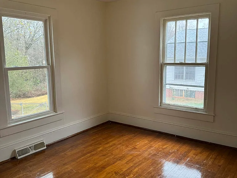147 Courtland St — Photo 5