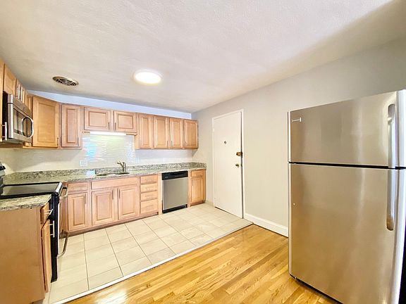4th image of 230A Babcock St #4F
