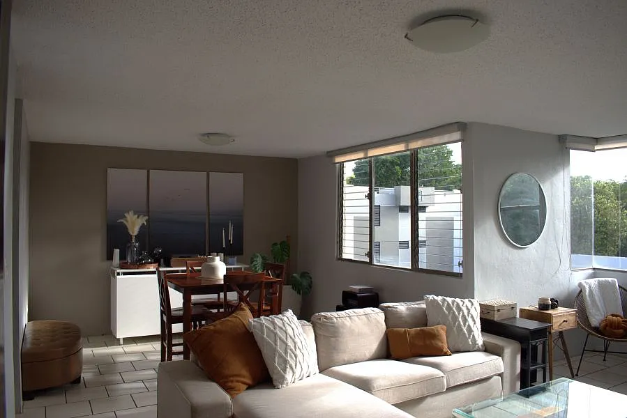 3 bed, 2.0 bath, 1330 sqft, $2,350 — Photo 3