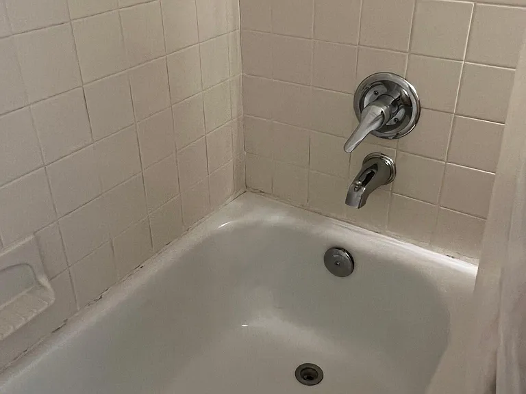 Level 3
3rd Full Bathroom Tub