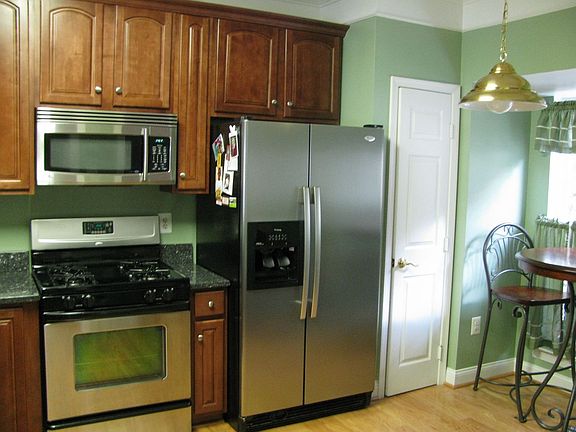 Pantry & Eat-in