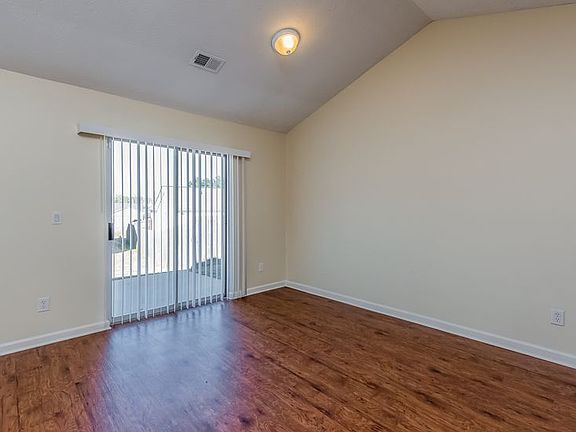 3rd image of 547 Lakecourt Dr