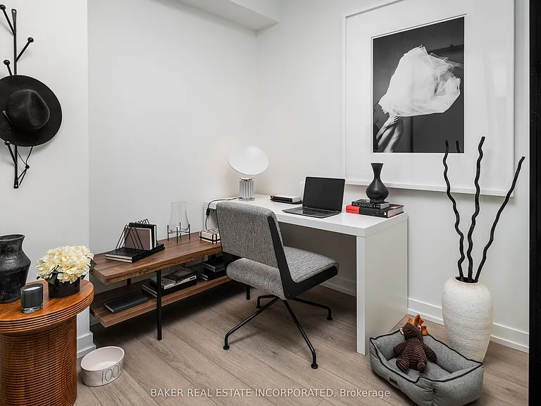 740 Dupont St #515 — Photo 3