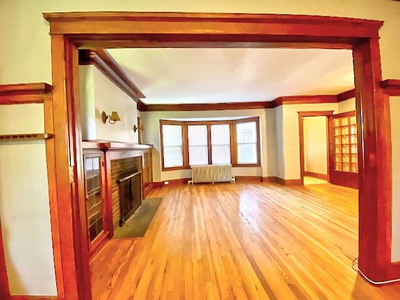 5th image of 3044 N Stowell Ave