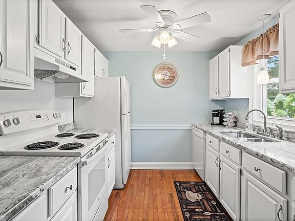 4th image of 221 Bayberry Hill Ln #221
