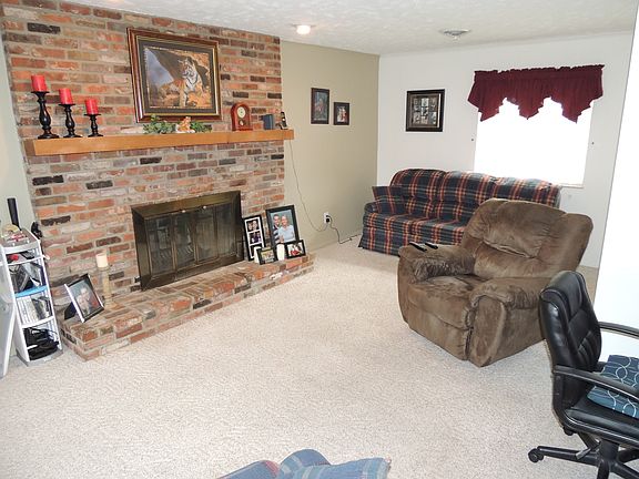 Family-Sized Family Room!