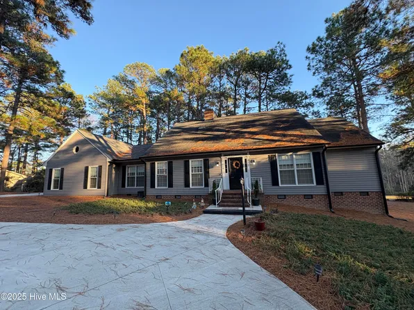 116 Oxford Court, Seven Lakes, NC 27376
