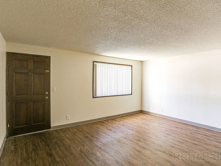 Arrowsmith Apartments — Photo 3