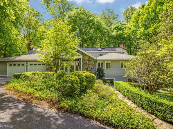 9001 Potomac Forest Dr, Great Falls, VA 22066