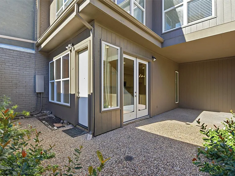 7535 Olympia Dr — Photo 32