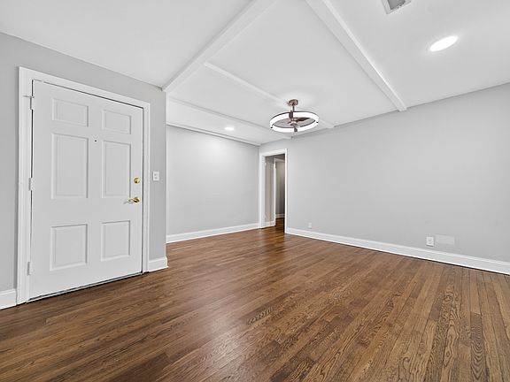 3rd image of 2209 Lindell Ave
