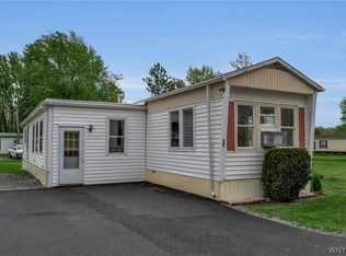 45 Nicole Dr, Ransomville, NY 14131