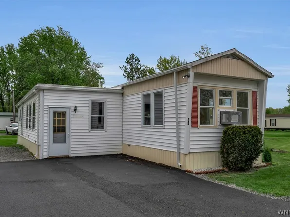 45 Nicole Dr, Ransomville, NY 14131
