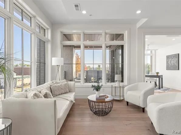 156 N Center St Unit 203, Northville, MI 48167