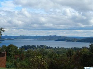 84 Vintage Way, Guntersville, AL 35976