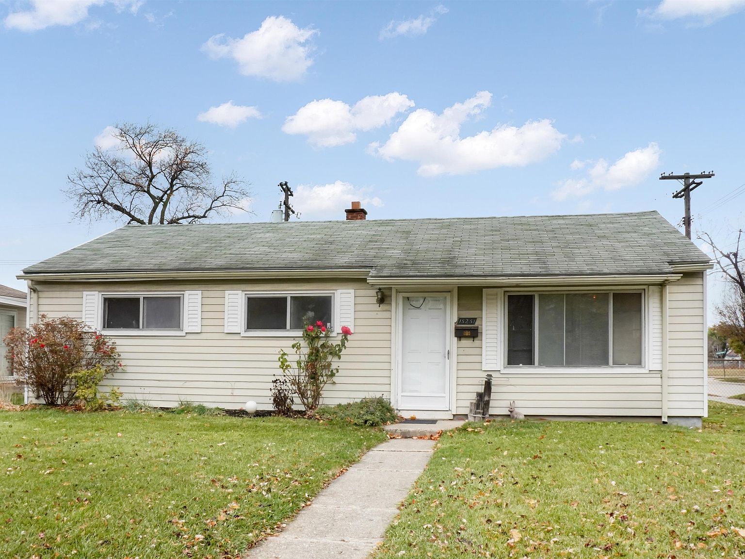 15251 Wildwood St, Roseville, MI 48066 Zillow