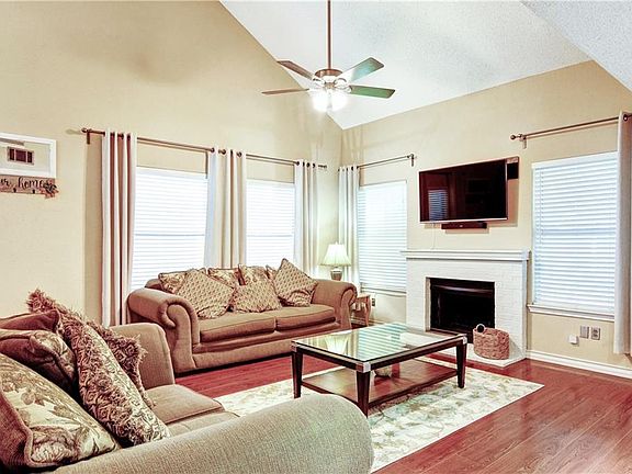 4th image of 10451 Woodleaf Dr