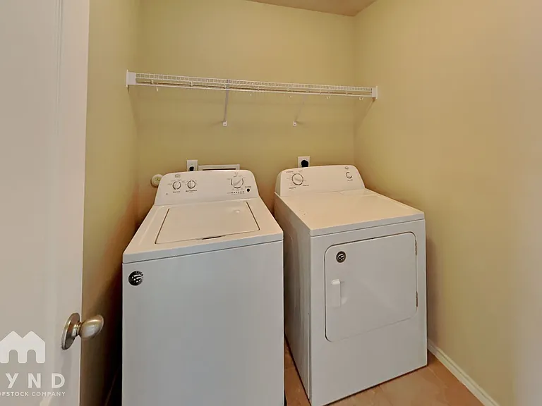 440 Stonebrook Dr — Photo 17