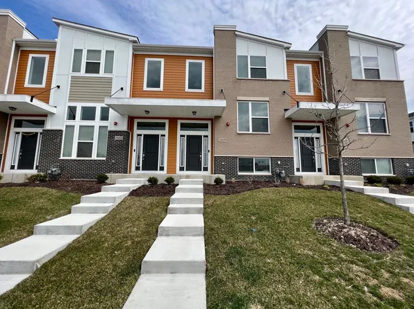 3S629 Camden St, Warrenville, IL 60555