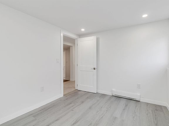 5th image of 46190 Larch Ave
