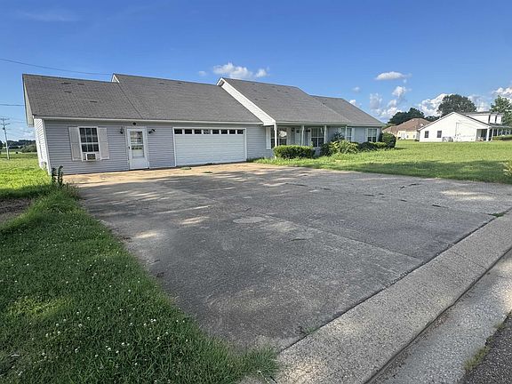 3rd image of 281 Summerhill Dr