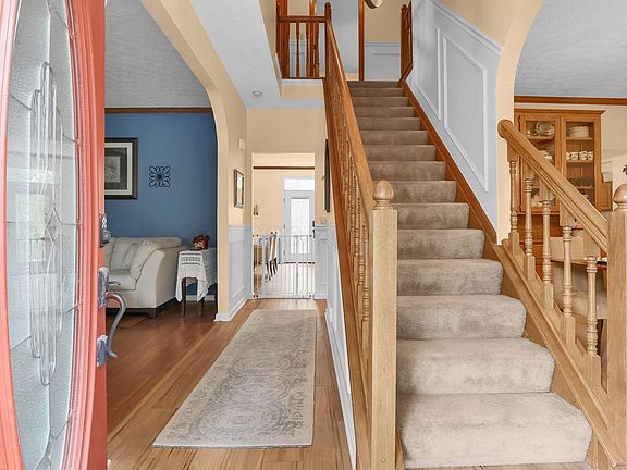 5th image of 176 Highmeadow Dr