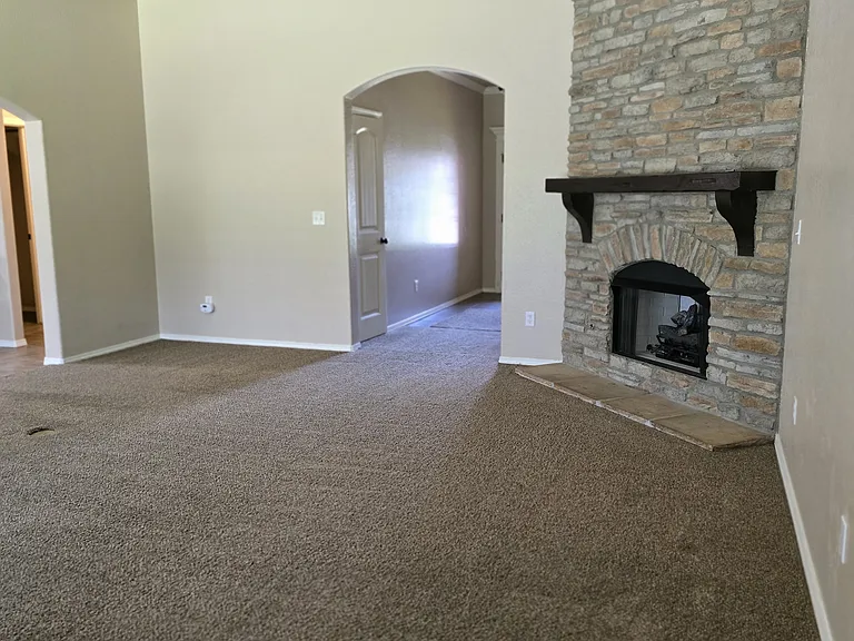 2321 W Quinton St — Photo 3