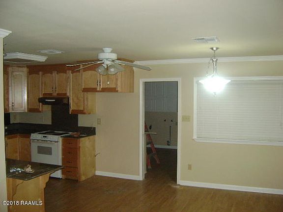 5th image of 209 Woodbury Dr